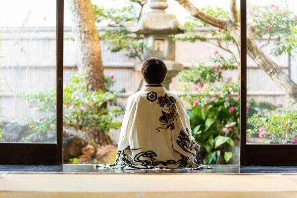 海外観光客（インバウンド）向け豪華振袖ロケーション撮影の販売開始。千枚以上の中からお気に入りの1着を選んで最高の思い出に