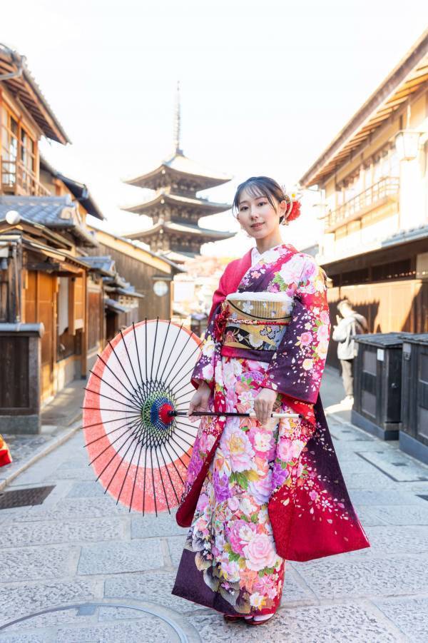 海外観光客（インバウンド）向け豪華振袖ロケーション撮影の販売開始。千枚以上の中からお気に入りの1着を選んで最高の思い出に