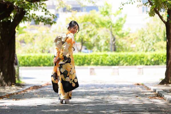 海外観光客（インバウンド）向け豪華振袖ロケーション撮影の販売開始。千枚以上の中からお気に入りの1着を選んで最高の思い出に