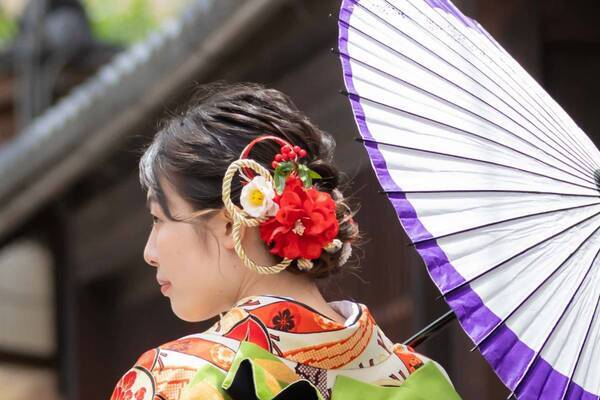 海外観光客（インバウンド）向け豪華振袖ロケーション撮影の販売開始。千枚以上の中からお気に入りの1着を選んで最高の思い出に