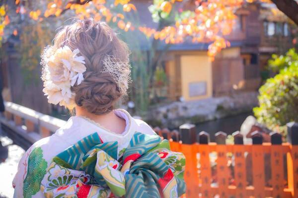 海外観光客（インバウンド）向け豪華振袖ロケーション撮影の販売開始。千枚以上の中からお気に入りの1着を選んで最高の思い出に