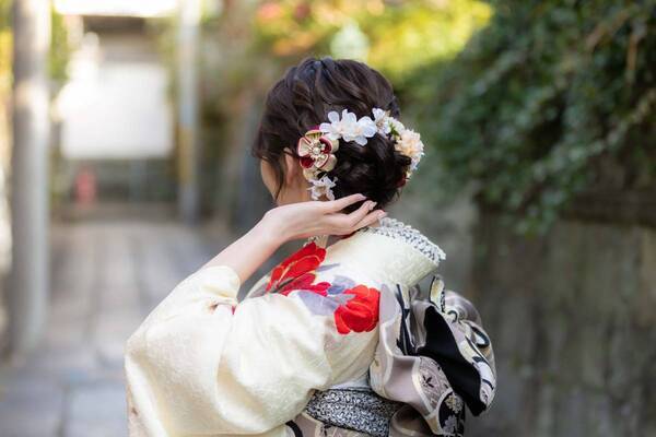 海外観光客（インバウンド）向け豪華振袖ロケーション撮影の販売開始。千枚以上の中からお気に入りの1着を選んで最高の思い出に