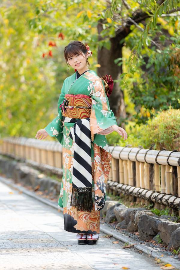 海外観光客（インバウンド）向け豪華振袖ロケーション撮影の販売開始。千枚以上の中からお気に入りの1着を選んで最高の思い出に