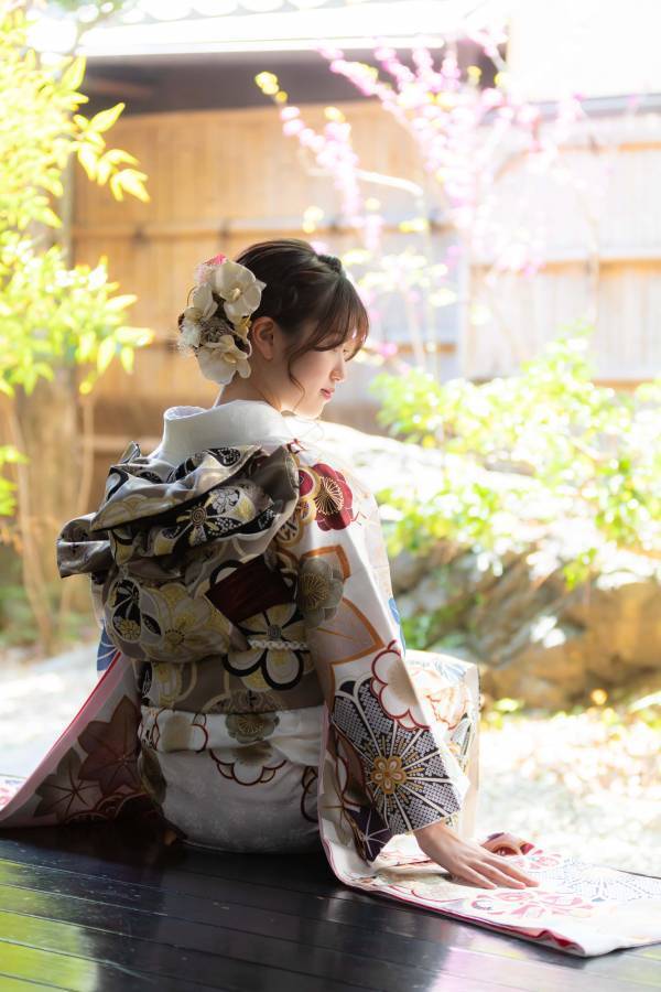 海外観光客（インバウンド）向け豪華振袖ロケーション撮影の販売開始。千枚以上の中からお気に入りの1着を選んで最高の思い出に