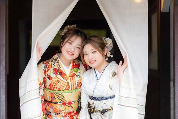海外観光客（インバウンド）向け豪華振袖ロケーション撮影の販売開始。千枚以上の中からお気に入りの1着を選んで最高の思い出に