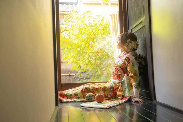 海外観光客（インバウンド）向け豪華振袖ロケーション撮影の販売開始。千枚以上の中からお気に入りの1着を選んで最高の思い出に
