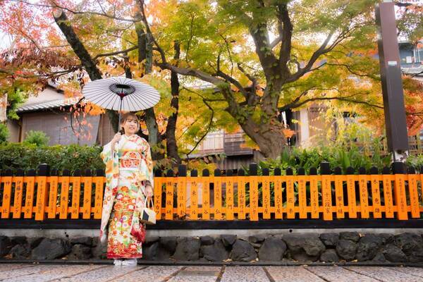 海外観光客（インバウンド）向け豪華振袖ロケーション撮影の販売開始。千枚以上の中からお気に入りの1着を選んで最高の思い出に