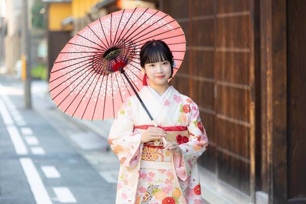 海外観光客（インバウンド）向け豪華振袖ロケーション撮影の販売開始。千枚以上の中からお気に入りの1着を選んで最高の思い出に