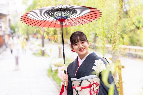 海外観光客（インバウンド）向け豪華振袖ロケーション撮影の販売開始。千枚以上の中からお気に入りの1着を選んで最高の思い出に