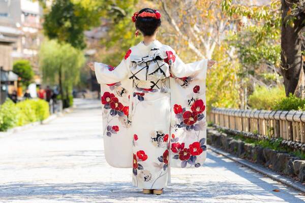 海外観光客（インバウンド）向け豪華振袖ロケーション撮影の販売開始。千枚以上の中からお気に入りの1着を選んで最高の思い出に