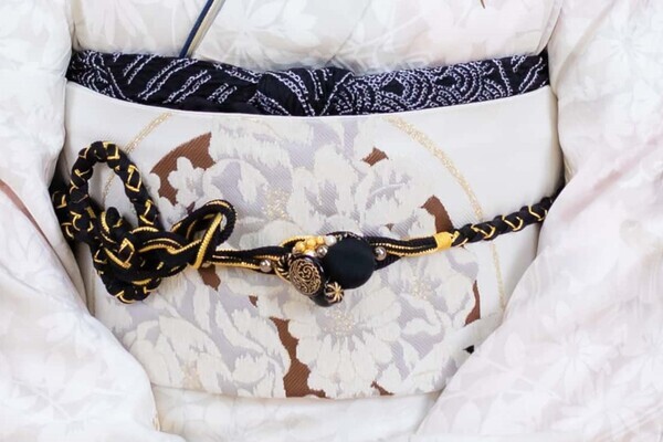 海外観光客（インバウンド）向け豪華振袖ロケーション撮影の販売開始。千枚以上の中からお気に入りの1着を選んで最高の思い出に