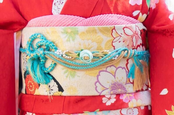 海外観光客（インバウンド）向け豪華振袖ロケーション撮影の販売開始。千枚以上の中からお気に入りの1着を選んで最高の思い出に