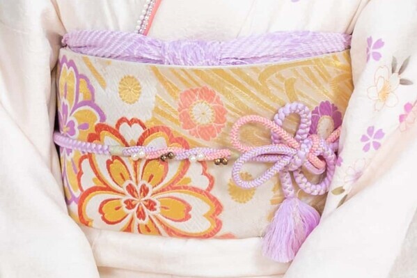 海外観光客（インバウンド）向け豪華振袖ロケーション撮影の販売開始。千枚以上の中からお気に入りの1着を選んで最高の思い出に