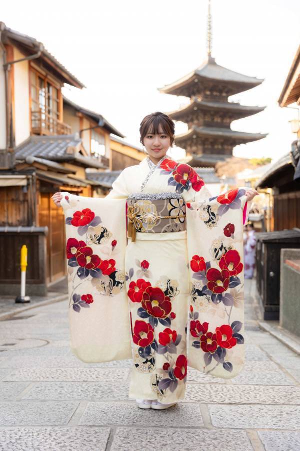 海外観光客（インバウンド）向け豪華振袖ロケーション撮影の販売開始。千枚以上の中からお気に入りの1着を選んで最高の思い出に