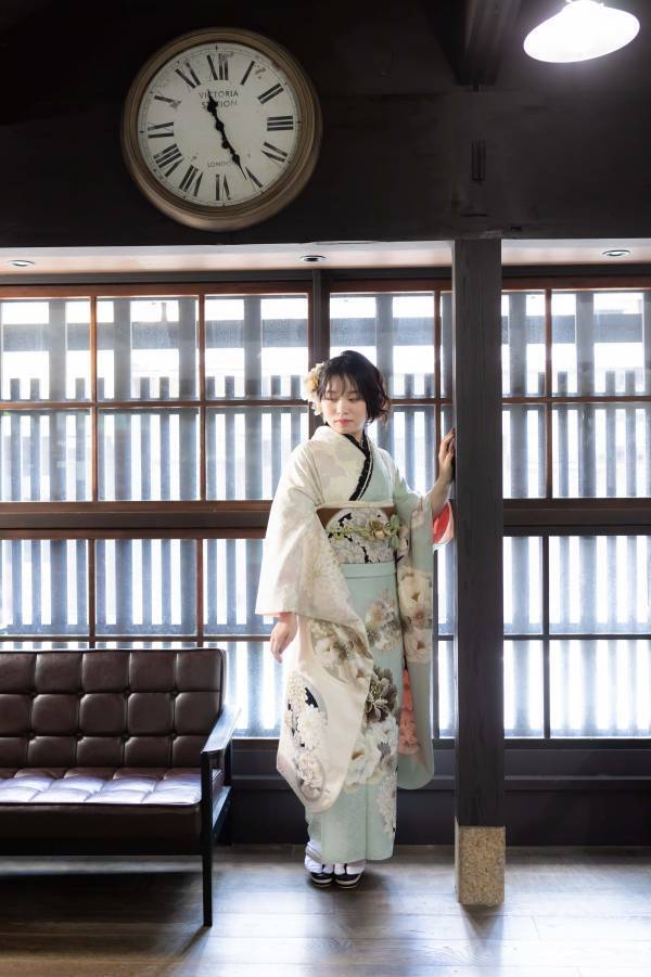 海外観光客（インバウンド）向け豪華振袖ロケーション撮影の販売開始。千枚以上の中からお気に入りの1着を選んで最高の思い出に