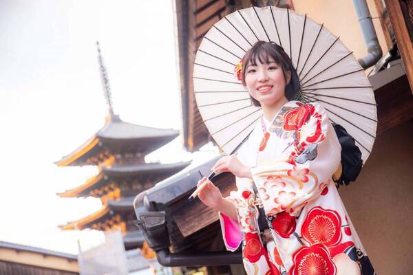 海外観光客（インバウンド）向け豪華振袖ロケーション撮影の販売開始。千枚以上の中からお気に入りの1着を選んで最高の思い出に