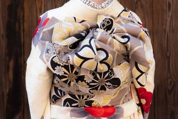 海外観光客（インバウンド）向け豪華振袖ロケーション撮影の販売開始。千枚以上の中からお気に入りの1着を選んで最高の思い出に