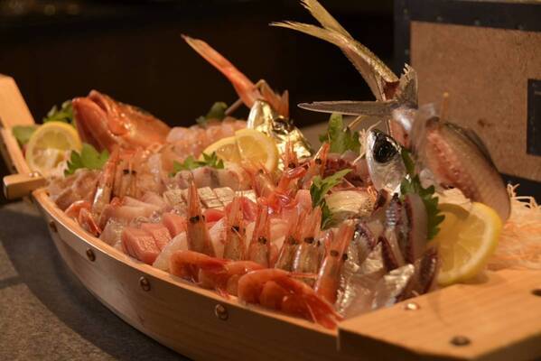 【伊根産 岩ガキ祭［12日間の期間限定］】『特別海鮮フェア』プランのご予約受付中 ～夕日ヶ浦温泉「時季を彩る 佳松苑」～