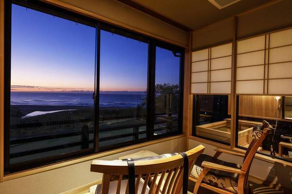 【蟹と温泉】2025初旅　丹後の地酒とタグ付き松葉蟹で祝う新年の宴　海の京都・夕日ヶ浦温泉「一望館 はなれ櫂」