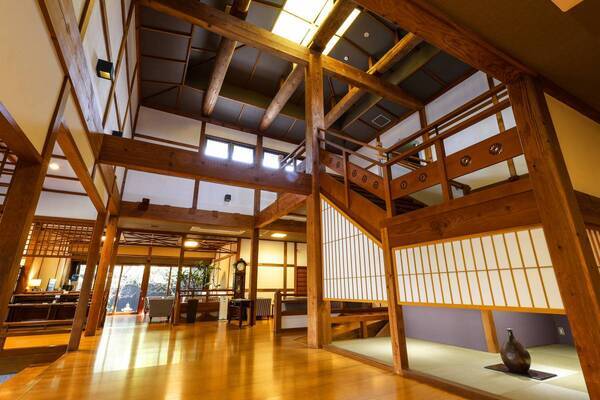 【蟹と温泉】2025初旅　丹後の地酒とタグ付き松葉蟹で祝う新年の宴　海の京都・夕日ヶ浦温泉「一望館 はなれ櫂」