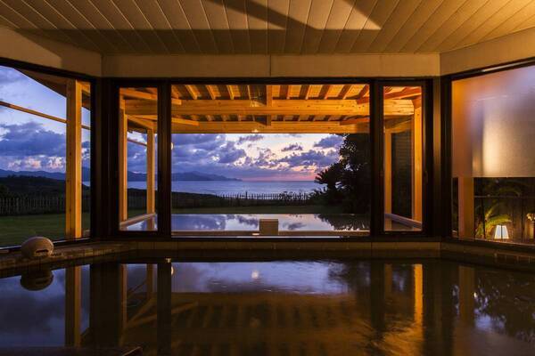 【蟹と温泉】2025初旅　丹後の地酒とタグ付き松葉蟹で祝う新年の宴　海の京都・夕日ヶ浦温泉「一望館 はなれ櫂」