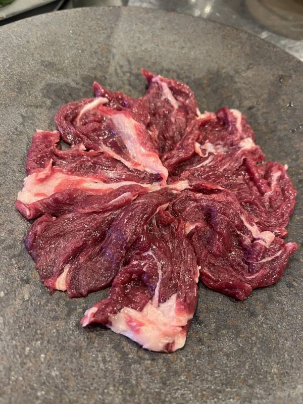 【BBQ＆Co】数量・期間限定で贅沢な熊肉BBQ体験！兵庫・明石のBBQ会社、希少なツキノワ熊の肉で高付加価値メニューを披露！