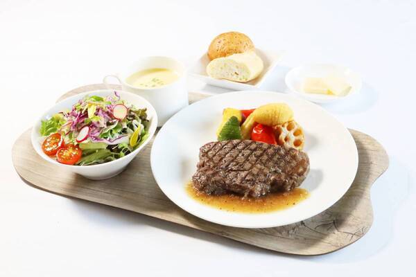 ホテル名称変更を記念して2食付き宿泊プランを特別価格で販売