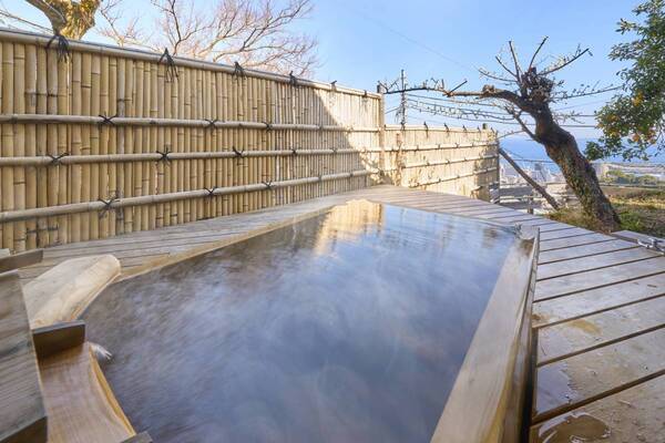 【熱海の海と空を全身に浴びるヒノキ露天温泉付き貸別荘】「スイートヴィラ 熱海別邸 双梅庵」が4月5日に開業