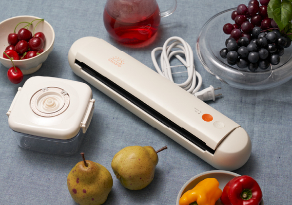 【新発売】5つの機能を1台に。簡単ワンタッチ・約30秒で、食材からお料理まで幅広く真空保存できる『tascaria 真空パック機』を5月10日（金）発売します！