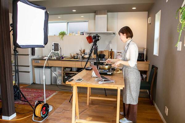 ～25歳で白血病を発症、絶望から「料理家」への道のりを一冊に～ 笠原なつみ『「好き」を仕事にする生き方』3/18発売