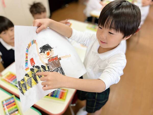 大和田獏と大和田美帆による親子ユニット「BAKUMIHO」が目黒区の志のぶ幼稚園にて母と子の集いにゲスト出演