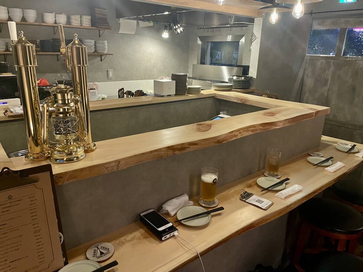 荻窪【昭和33年創業】名店の手羽焼きが待望の復活   予約困難店「キャンプテバ」が、実店舗をオープン！