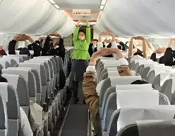 スプリング・ジャパン 稲敷市の小学6年生、全生徒が学校行事の一環として成田空港施設見学会と周遊フライト体験を実施