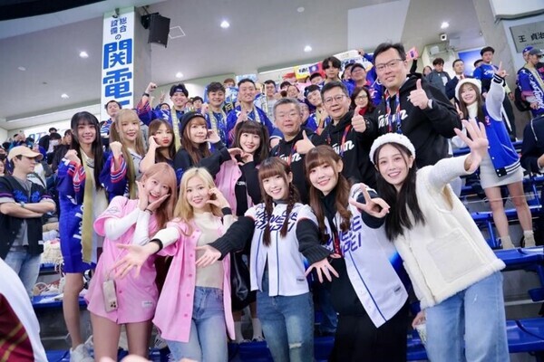 台湾で大人気！KIRISメンバー董璦昀（yumi）がWBSC【プレミア12】台湾チアとして来日中！！（株式会社アデッソ&MarsCat協力プロジェクト)