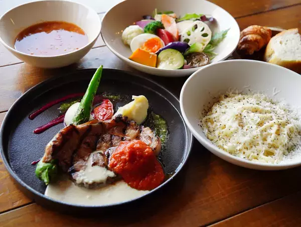 淡路島「陽・燦燦」 冬のホリデーを彩る甘美な逸品！ 淡路島産苺を贅沢に使用した特別スイーツ＆ドリンクが12月7日より登場