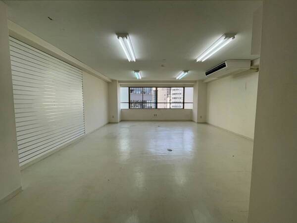 天井が抜けてコンクリート打ちっぱなし“スケルトン仕様”にカスタマイズ！ スケルトンオフィスのシリーズ化、第一弾を発表