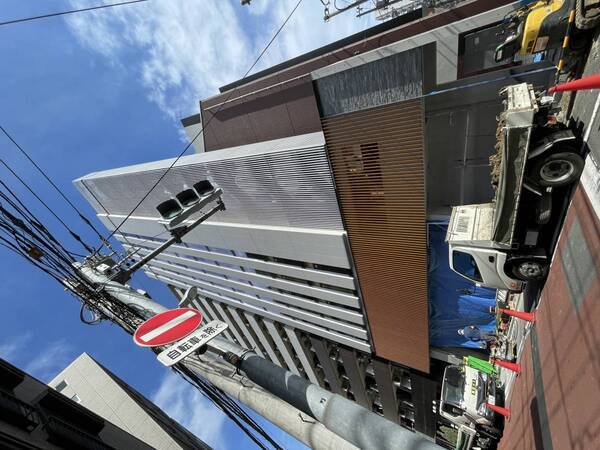 天井が抜けてコンクリート打ちっぱなし“スケルトン仕様”にカスタマイズ！ スケルトンオフィスのシリーズ化、第一弾を発表