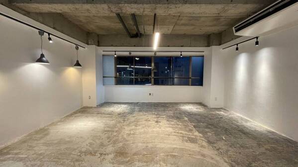 天井が抜けてコンクリート打ちっぱなし“スケルトン仕様”にカスタマイズ！ スケルトンオフィスのシリーズ化、第一弾を発表