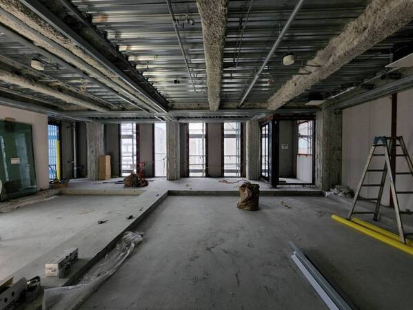 天井が抜けてコンクリート打ちっぱなし“スケルトン仕様”にカスタマイズ！ スケルトンオフィスのシリーズ化、第一弾を発表