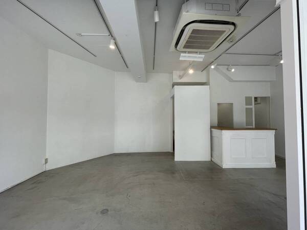 天井が抜けてコンクリート打ちっぱなし“スケルトン仕様”にカスタマイズ！ スケルトンオフィスのシリーズ化、第一弾を発表