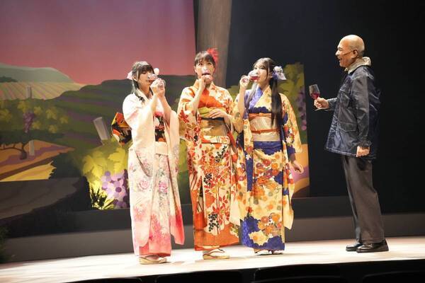 加藤夕夏、横野すみれ、有井ちえが女子高生の熱い青春、ワイン醸造への情熱を描く 舞台『ワインガールズ』開幕！！