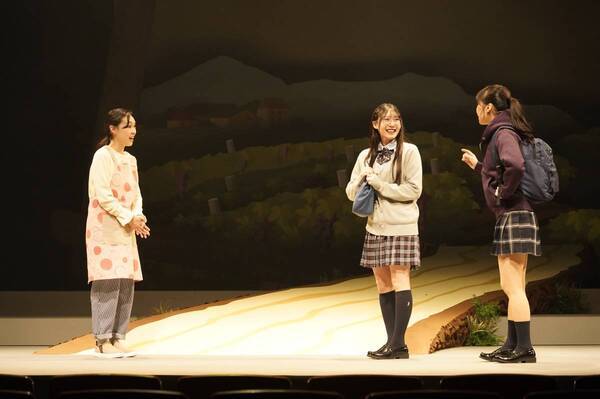 加藤夕夏、横野すみれ、有井ちえが女子高生の熱い青春、ワイン醸造への情熱を描く 舞台『ワインガールズ』開幕！！