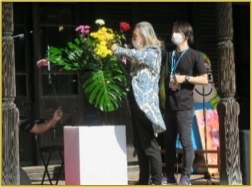 假屋崎省吾氏による展覧会を開催！華と音楽で彩る春 in 旧岩崎邸 ～「春をいける」假屋崎省吾の世界 The second～【4/20（土）～5/6（月・祝）】