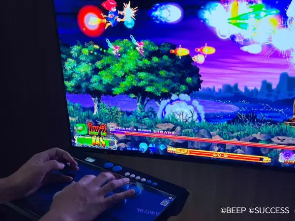 最新ハードからレトロゲーム機まで17機種対応のアケコン『アーケードフリーク』数量限定予約受付中