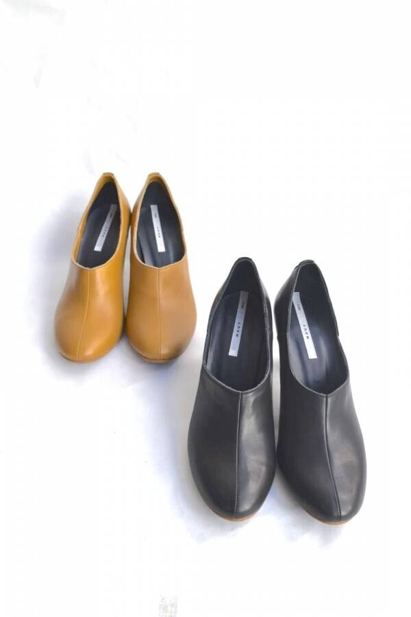 ”NAVY.WO（ネイビー・ウォ）の『三日月型パンプス』【３月８日（金）より４年越しの予約販売】浅草の職人達とつくる“足入れ良く美しいラインの靴”