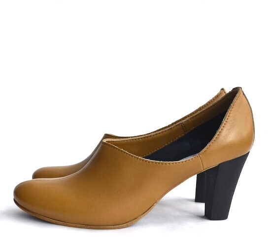 ”NAVY.WO（ネイビー・ウォ）の『三日月型パンプス』【３月８日（金）より４年越しの予約販売】浅草の職人達とつくる“足入れ良く美しいラインの靴”