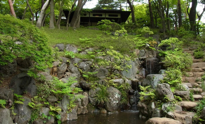 都立9庭園で和傘の貸出イベント「和傘で庭園めぐり」を実施します（7/13～9/16）