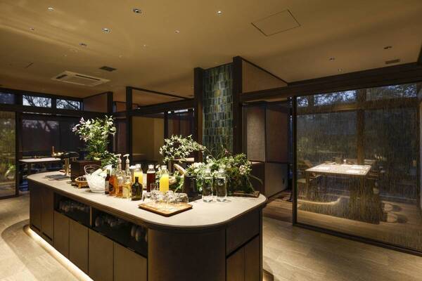 【ラウンジテラス碧－AO－・1周年記念】海と夕日の絶景＆プライベート温泉を愉しむ大人宿［夕日ヶ浦温泉 佳松苑 別邸ふうか］