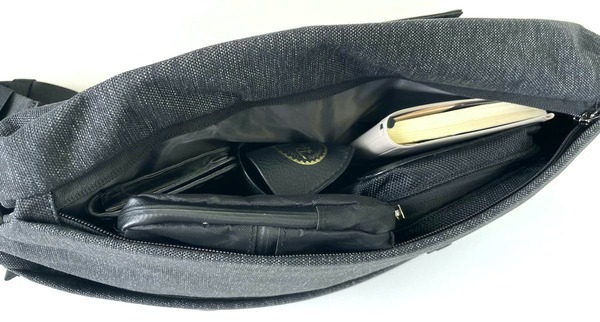 最高のスリングバッグ、待望の新色解禁！【SEKKEI MX-sling】の新色、ダークグレーがついに登場！その人気はすでに爆発的でプロジェクト支援額は100万円を突破！4月30日にクラウドファンディング終了！この機会を逃す手はない！今すぐ手に入れて、スタイリッシュな旅への準備を整えよう！