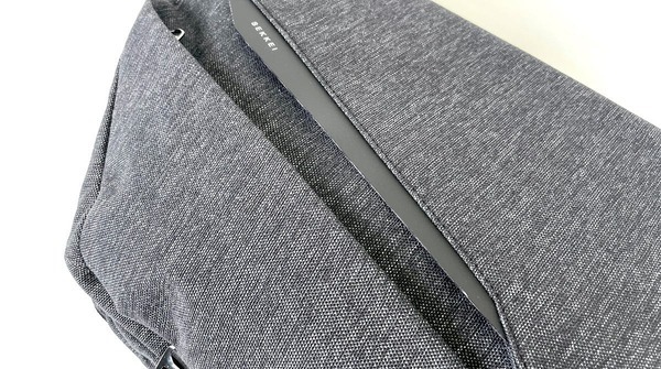 最高のスリングバッグ、待望の新色解禁！【SEKKEI MX-sling】の新色、ダークグレーがついに登場！その人気はすでに爆発的でプロジェクト支援額は100万円を突破！4月30日にクラウドファンディング終了！この機会を逃す手はない！今すぐ手に入れて、スタイリッシュな旅への準備を整えよう！